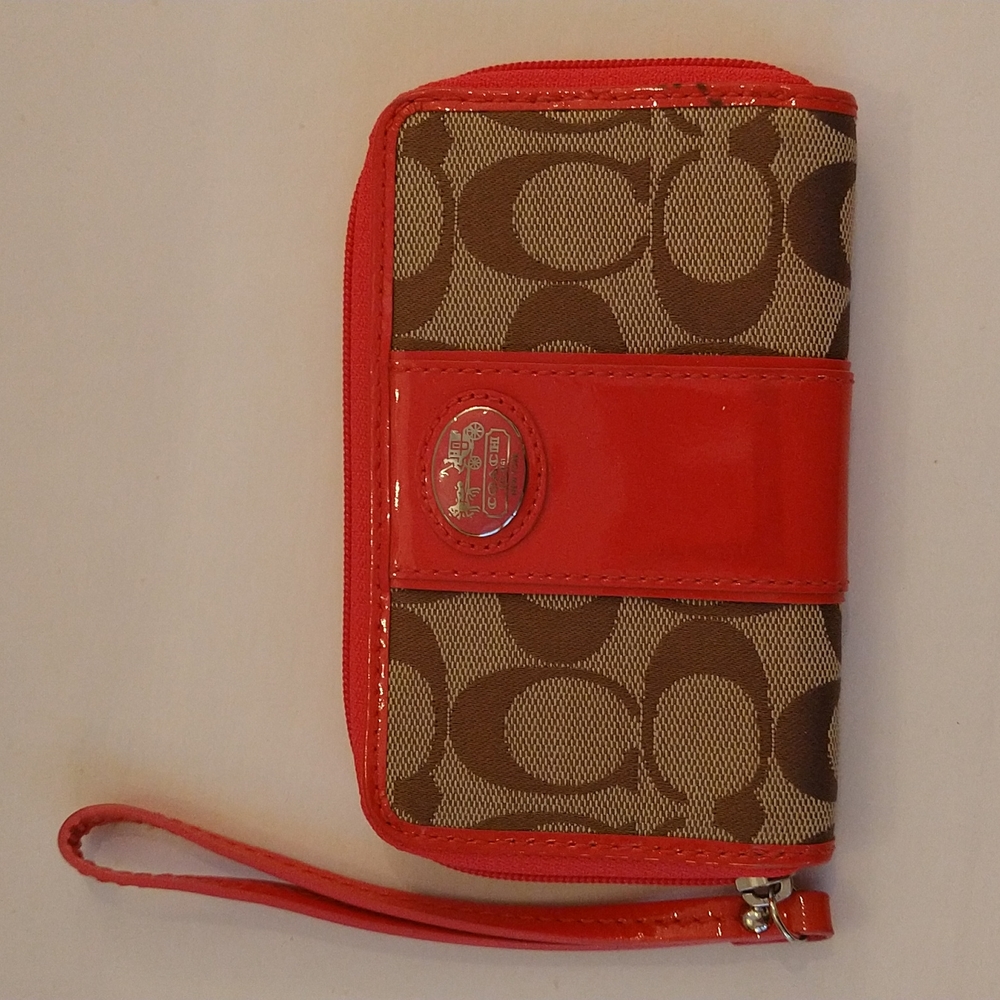 VGUC. Coach Signature Brown and tan C with hot pink patent leather trim …